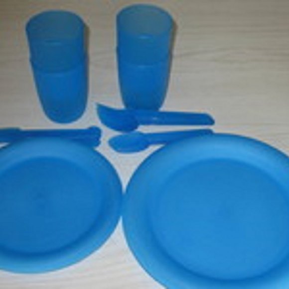 Dinnerware Set 25 Piece Plates Cups Spoon Forks Knives Saucers Clear Tote Blue - Picture 1 of 4